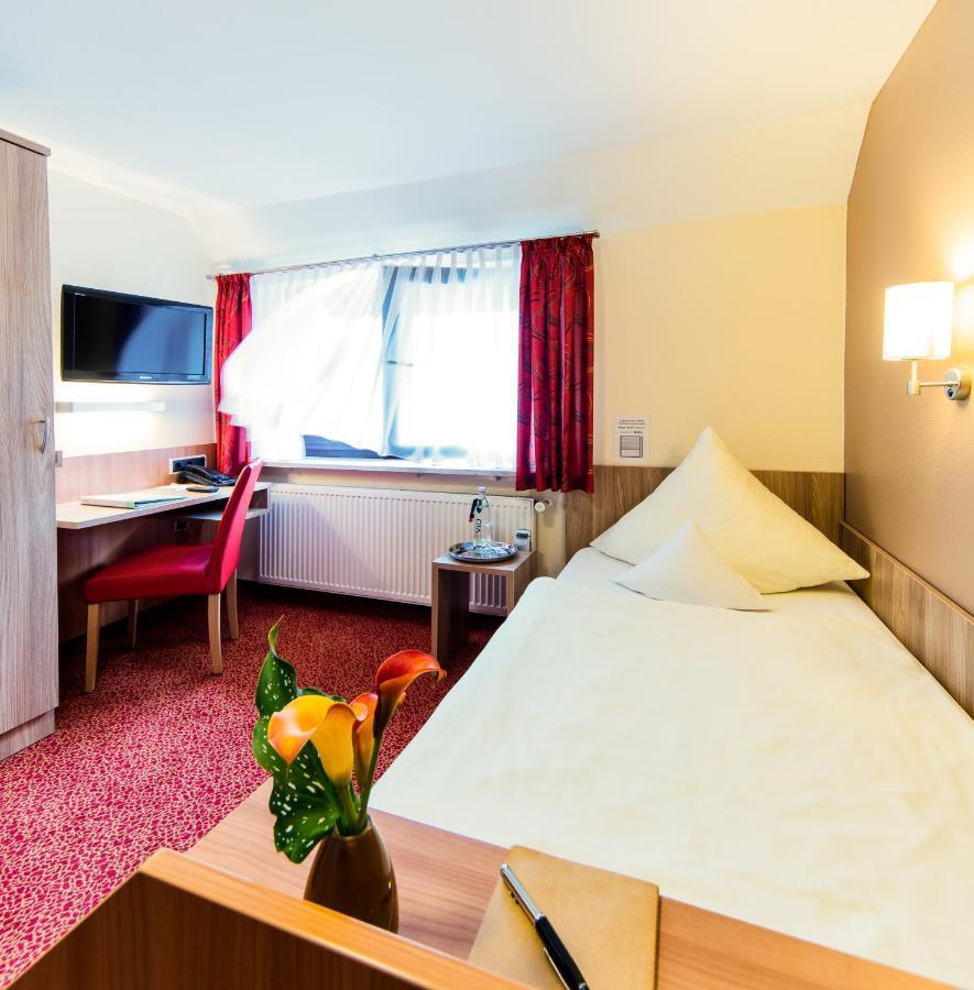 Ambient Hotel am Europakanal Fürth Buitenkant foto